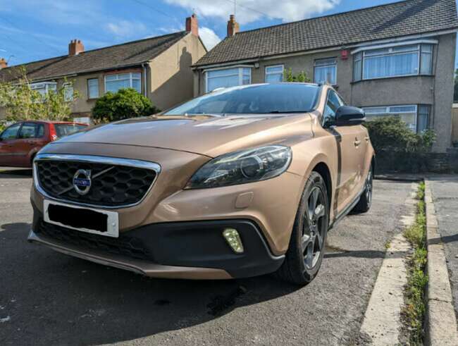 2014 Volvo V40, Gold, 