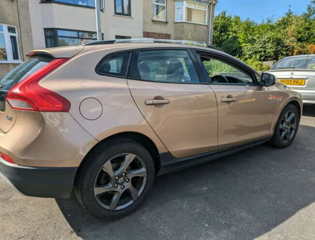 2014 Volvo V40, Gold, 