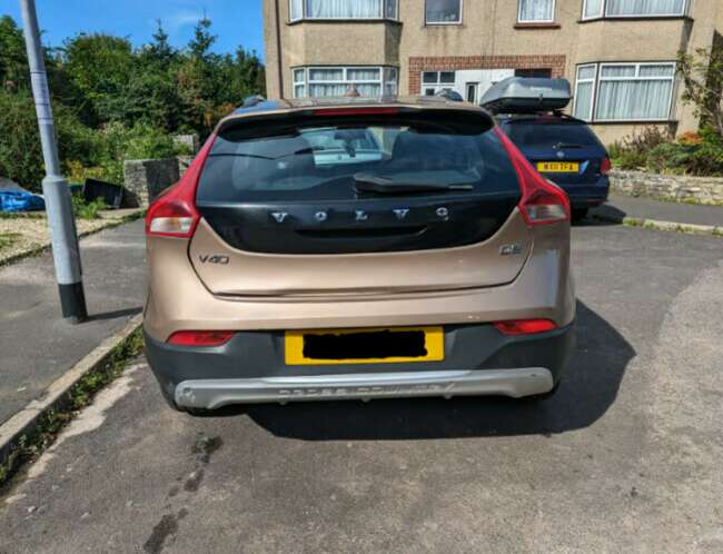 2014 Volvo V40, Gold, 