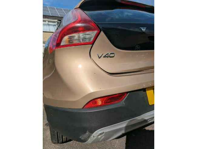 2014 Volvo V40, Gold, 