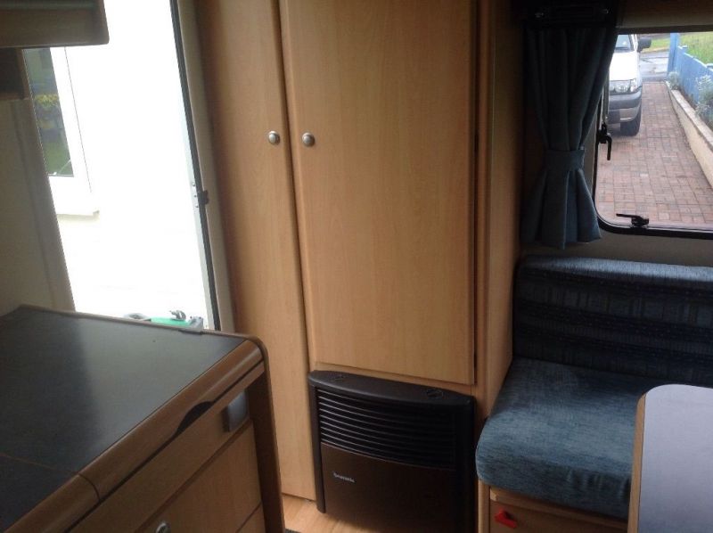 2005 Adria Altea 432 px 4 berth Fixed bed image 9