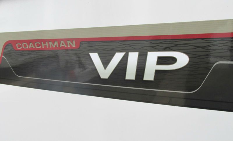 2014 Coachman VIP 520/4 image 3