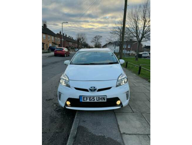 2015 Toyota Prius Hybrid UK Model T Spirit