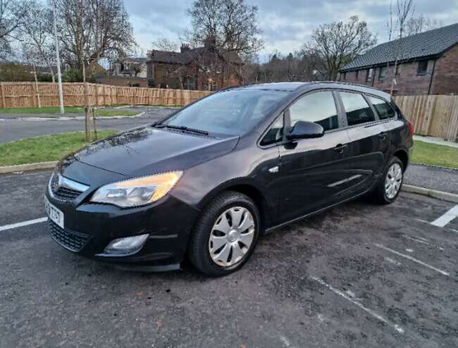 2012 Vauxhall Astra Estate Exclusive 1.4 Petrol Low Milage 98k