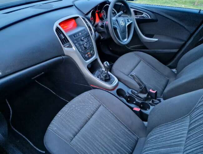 2012 Vauxhall Astra Estate Exclusive 1.4 Petrol Low Milage 98k