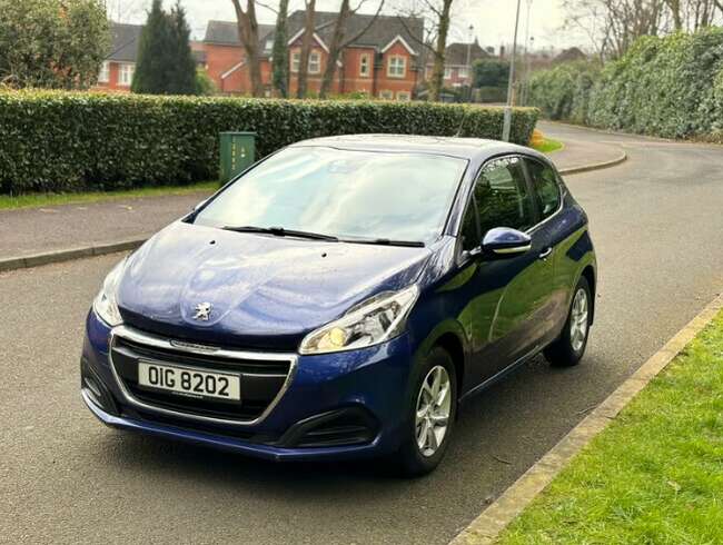 2015 Peugeot 208 1.0 Full options