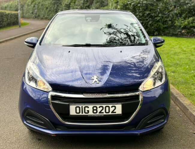 2015 Peugeot 208 1.0 Full options