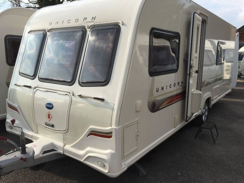 2011 Bailey Unicorn Valencia - fixed bed model image 1