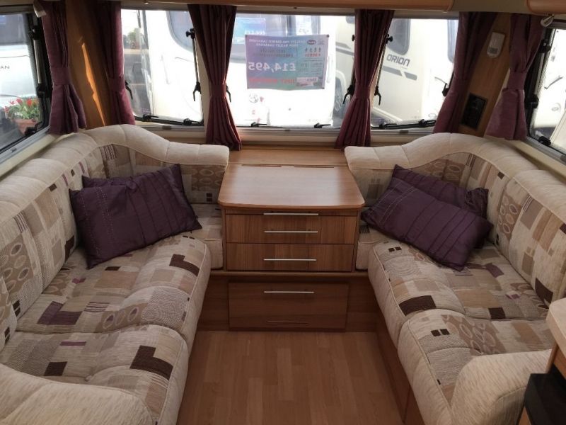 2011 Bailey Unicorn Valencia - fixed bed model image 3