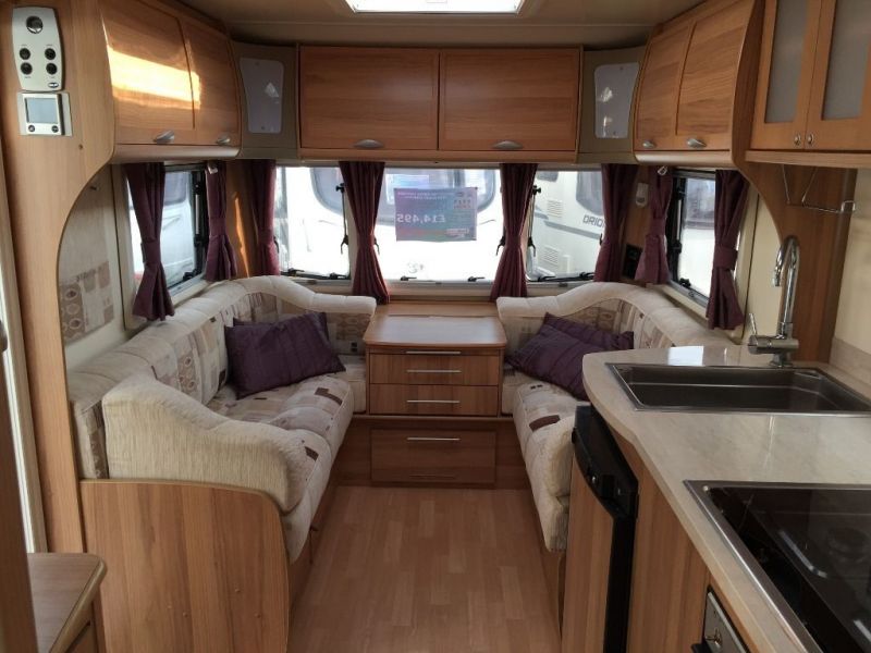 2011 Bailey Unicorn Valencia - fixed bed model image 4