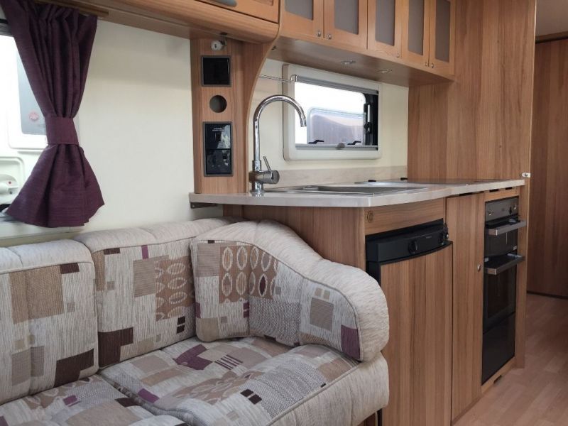 2011 Bailey Unicorn Valencia - fixed bed model image 6