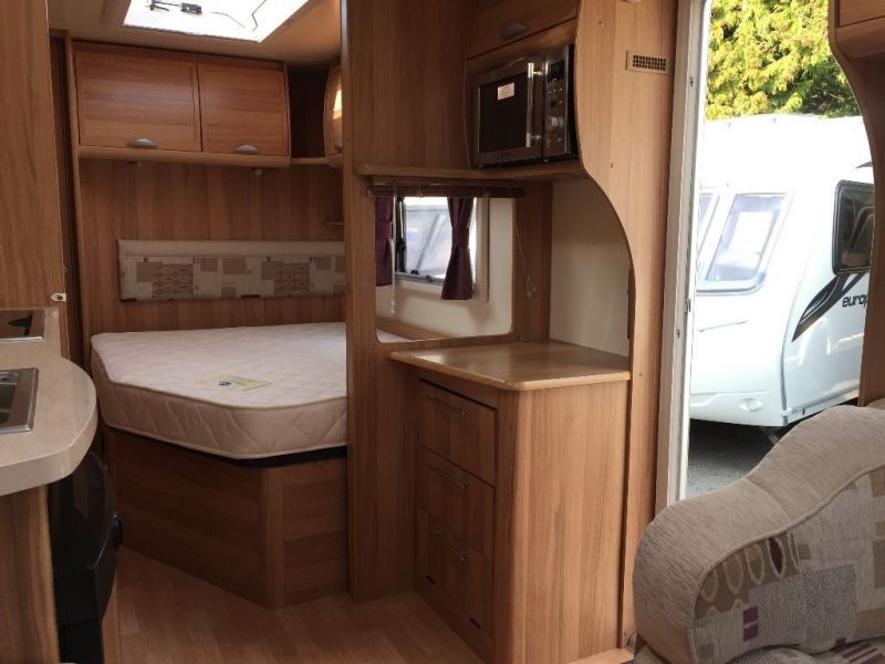 2011 Bailey Unicorn Valencia - fixed bed model image 7