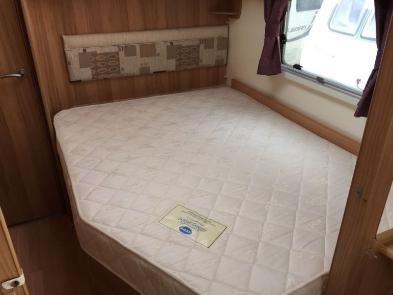 2011 Bailey Unicorn Valencia - fixed bed model image 8