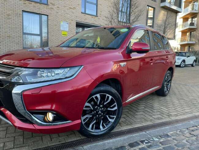 2016 Mitsubishi Outlander Phev New PCO!!!