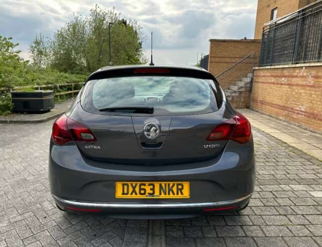 2013 Vauxhall, Astra, Sri, Facelift, Hatchback, Manual, 1686 (cc), 5 Doors