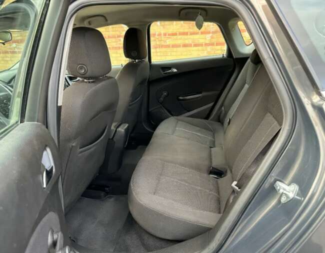 2013 Vauxhall, Astra, Sri, Facelift, Hatchback, Manual, 1686 (cc), 5 Doors