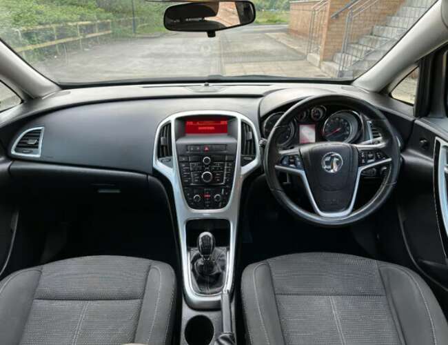 2013 Vauxhall, Astra, Sri, Facelift, Hatchback, Manual, 1686 (cc), 5 Doors