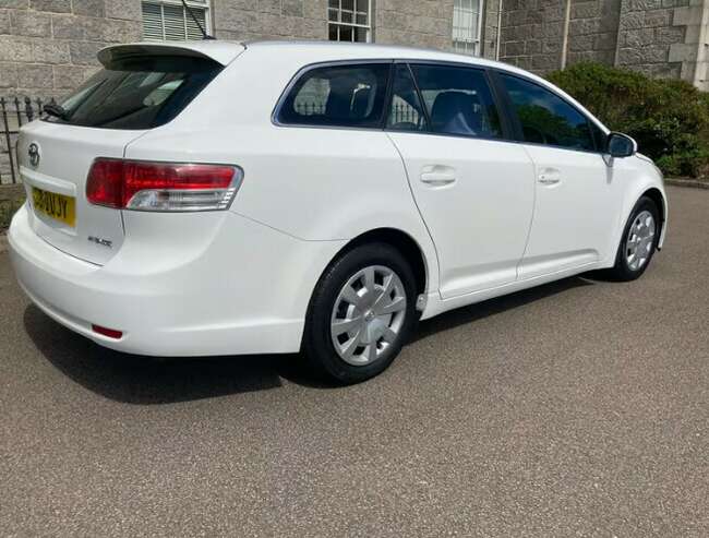2010 Toyota Avensis T2D 40 2.0 Diesel, Manual, Estate