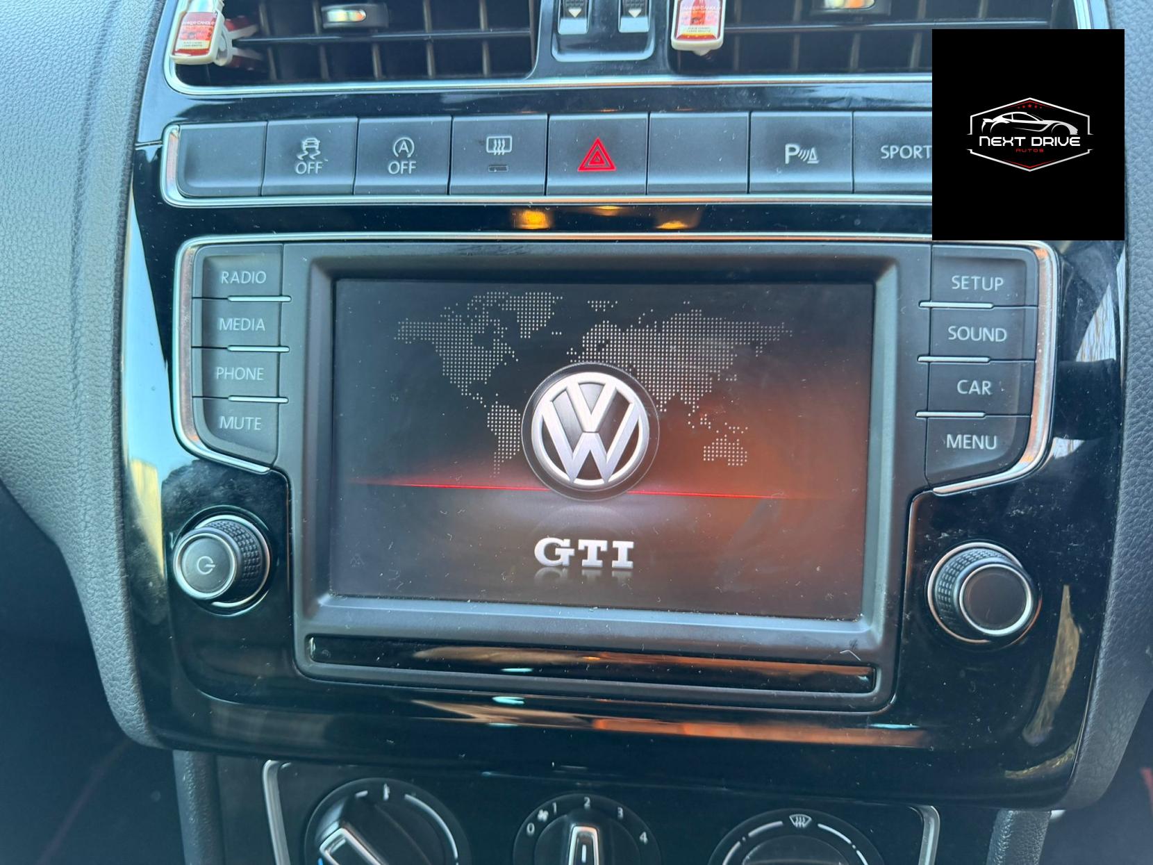 2015 Volkswagen Polo White