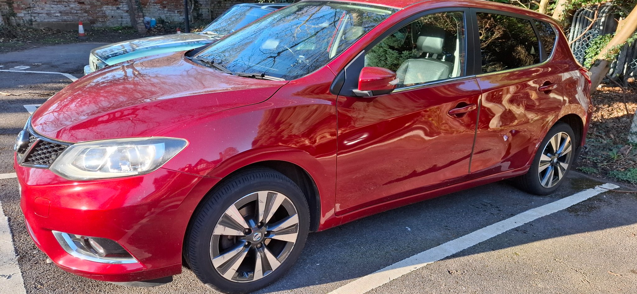 2015 Nissan Pulsar Red