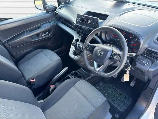 2020 Vauxhall Combo White