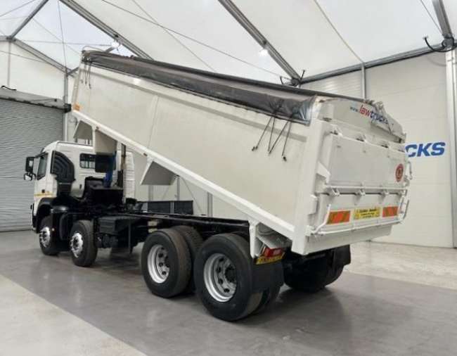 Volvo FM 400 8x4 Day Cab Tipper Manual