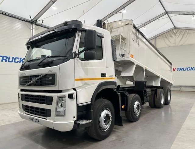 Volvo FM 400 8x4 Day Cab Tipper Manual
