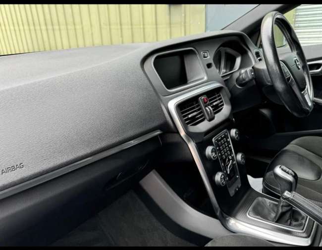 2016 Volvo V40 Black
