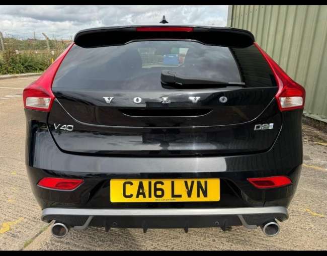 2016 Volvo V40 Black