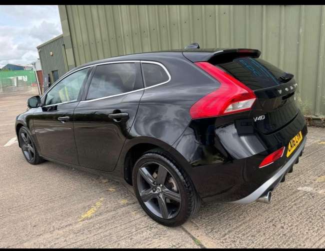 2016 Volvo V40 Black
