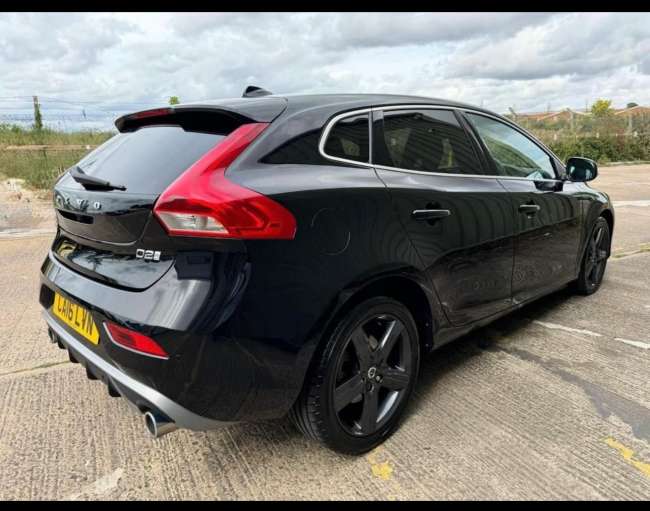 2016 Volvo V40 Black