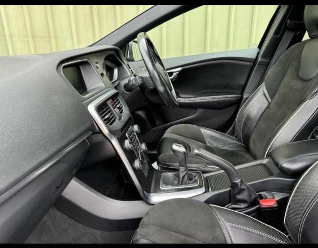 2016 Volvo V40 Black