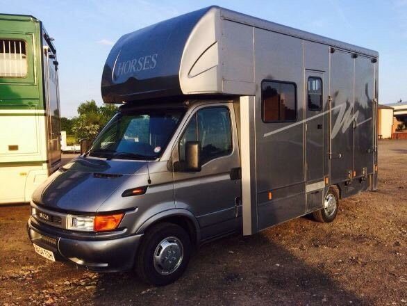 2004 3.5t Iveco horse lorry image 1