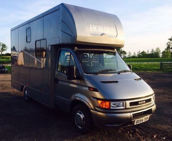 2004 3.5t Iveco horse lorry image 2