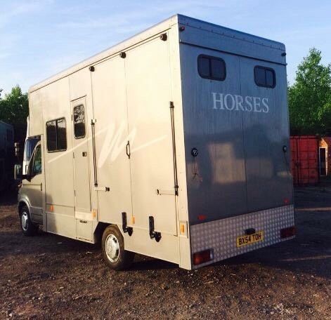 2004 3.5t Iveco horse lorry image 3