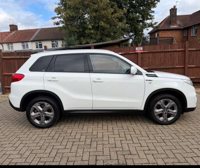 2018 Suzuki Vitara White