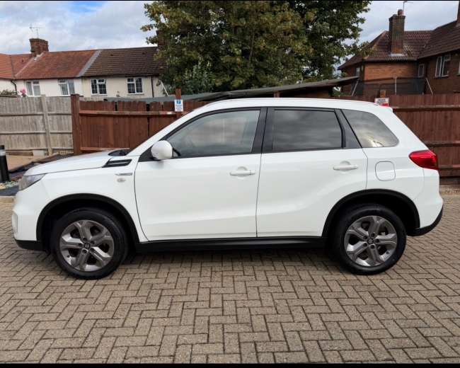 2018 Suzuki Vitara White