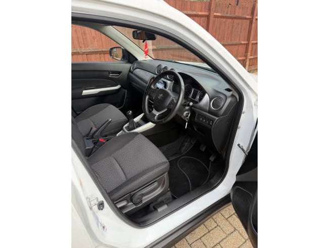 2018 Suzuki Vitara White