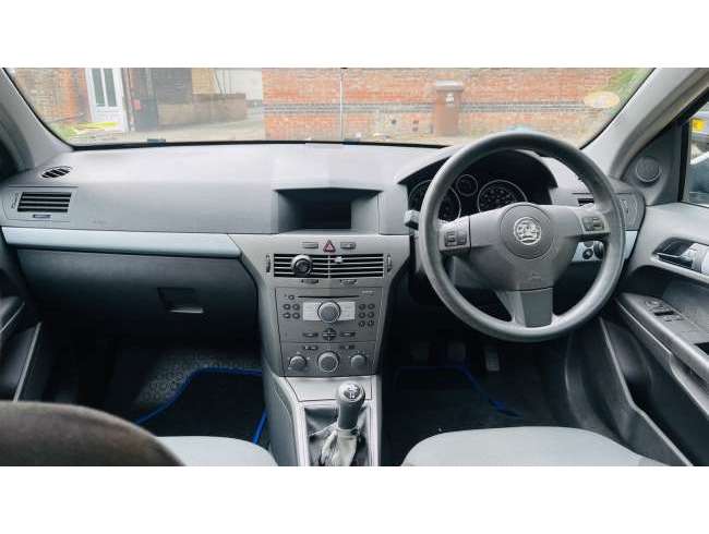 2004 Vauxhall Astra Silver