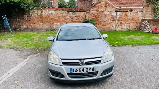 2004 Vauxhall Astra Silver