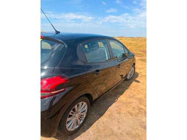 2016 Peugeot 208 Black