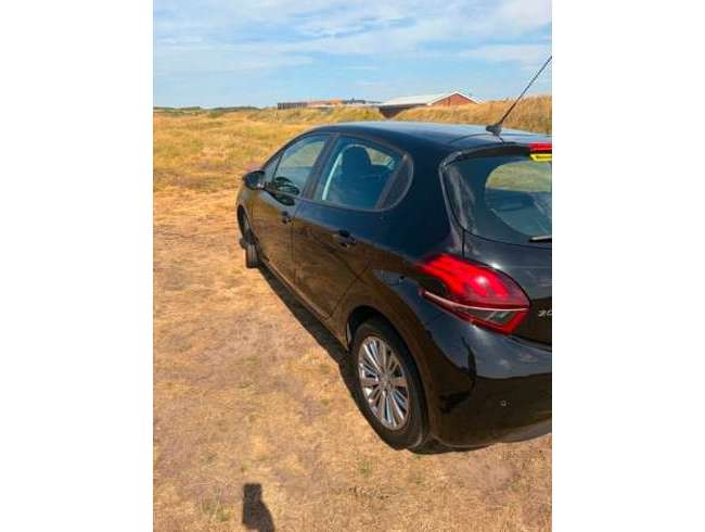 2016 Peugeot 208 Black