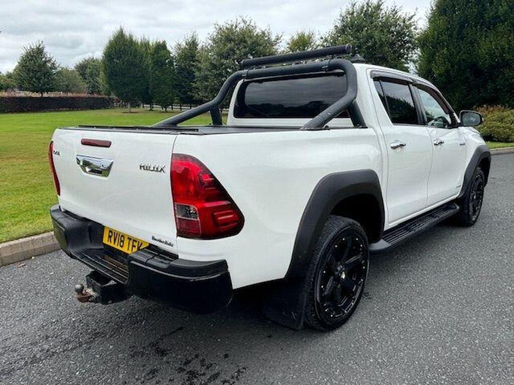 2018 Toyota Hilux 2.4 D-4D Invincible 4WD – £3,900