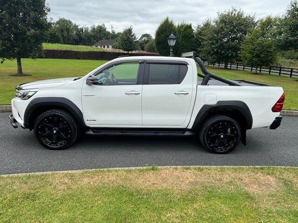 2018 Toyota Hilux 2.4 D-4D Invincible 4WD – £3,900