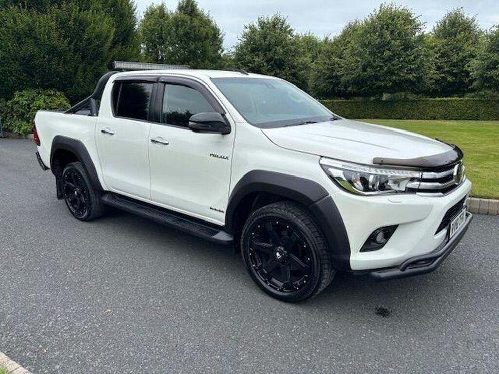 2018 Toyota Hilux 2.4 D-4D Invincible 4WD – £3,900