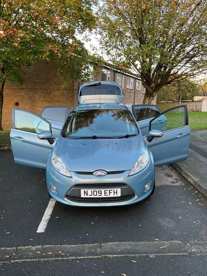 2009 Ford Fiesta Blue