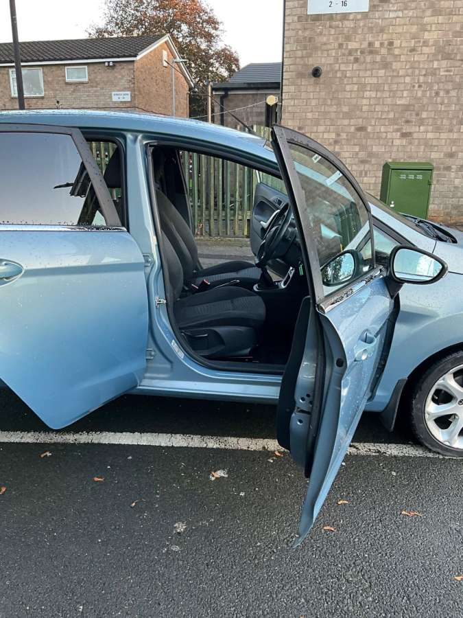 2009 Ford Fiesta Blue
