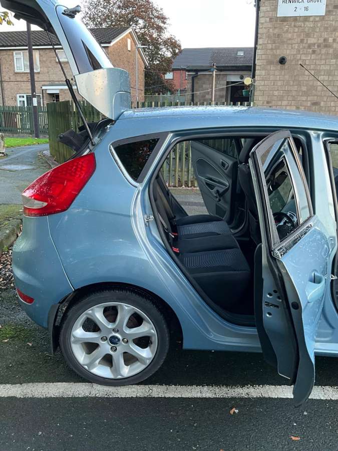 2009 Ford Fiesta Blue