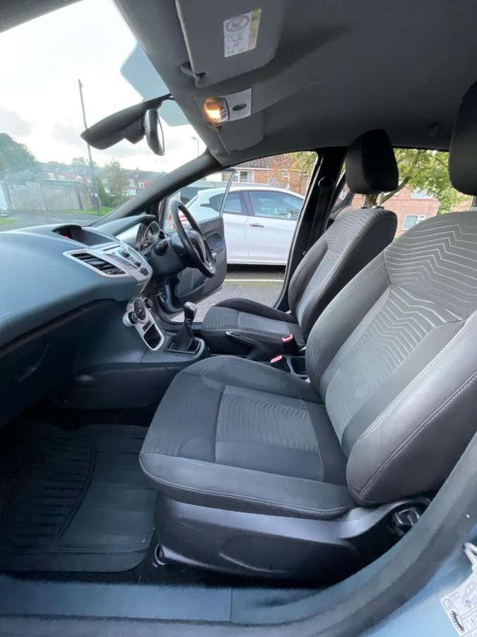 2009 Ford Fiesta Blue