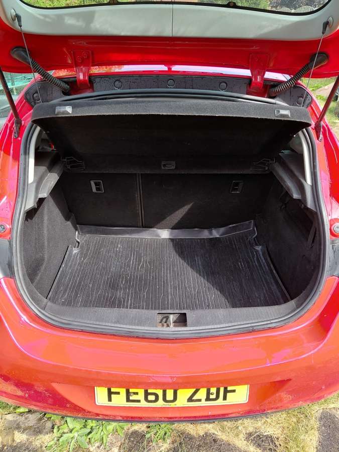 2010 Vauxhall Red